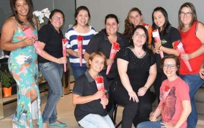 Janaína Catolino homenageia trabalhadoras do Grupo Agitta