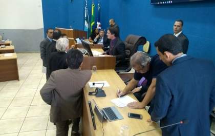 Câmara recebe denúncias do MP contra prefeitura. Acompanhe agora