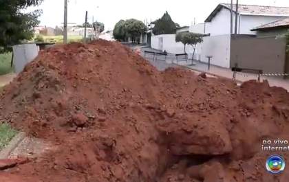 Homem morre ao cair em buraco aberto pela prefeitura