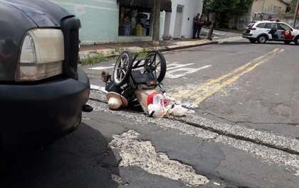 Motorista de caminhonete atropela cadeirante