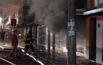 Defesa Civil vai vistoriar lojas vizinhas a incêndio