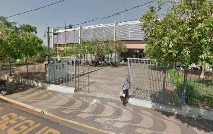 Condenado por esfaquear mulher que amamentava o filho será internado