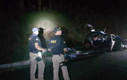 Araçatubense morre e 4 ficam feridos em colisão de carro com caminhão