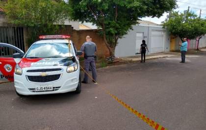 Jovem é perseguido e assassinado com três tiros
