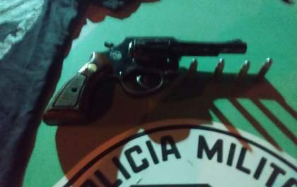 Mulher é internada após levar tiro na cabeça