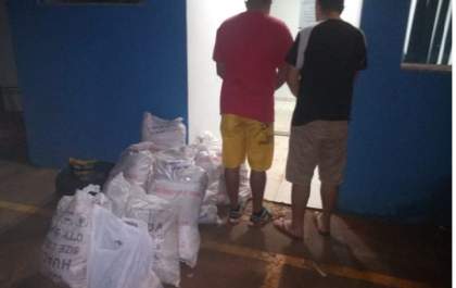 Dupla é presa com 160 caixas de essências para narguilé