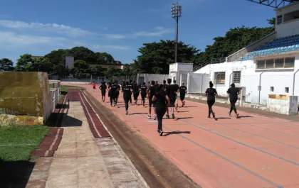 Empresa que suspendeu aulas afirma que curso terá continuidade
