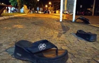 Mulher com habilitação vencida invade preferencial e provoca acidente