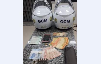 Guarda Municipal encontra cocaína e dinheiro em carro abandonado