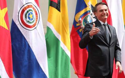 Bolsonaro critica lei trabalhista e diz que Brasil deve beirar a informalidade