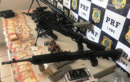 Homem é preso com armamentos de guerra em Água Clara