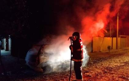 Mulher ateia fogo no veículo do marido no Jardim Oiti