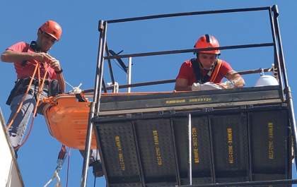 Bombeiros resgatam operário com mal súbito a 8 metros de altura