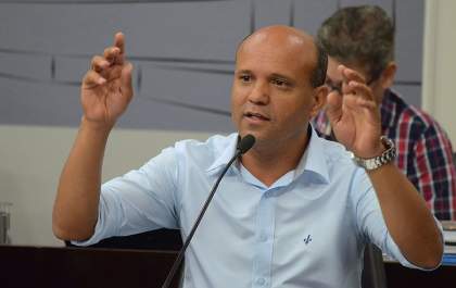 Papinha diz que Dr. Almir não tem caráter durante discussão
