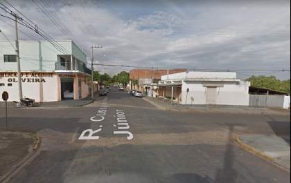 Chapeiro tem moto roubada por dupla na Cussy de Almeida