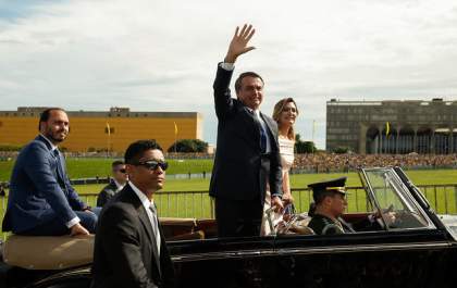 'Quem tem minha senha tem minha confiança', diz Bolsonaro sobre filho Carlos