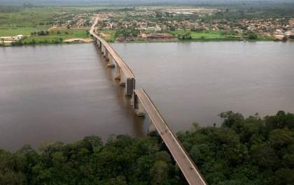 Bombeiros do Pará tentam encontrar vítimas de ponte que desabou