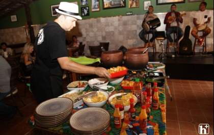 Salão do Artesanato terá três atrações musicais e feijoada completa