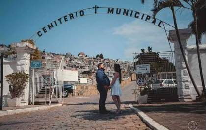 Ensaio de casamento em cemitério está dando o que falar