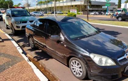 Ambiental flagra homem com carro carregado com contrabando
