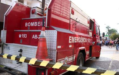 Incêndio em Araçatuba: bombeiro é internado em estado grave