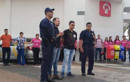 Bombeiro é velado na sede do 20º GB, no Morada dos Nobres