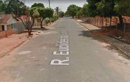 Irmãos são mortos a facadas após briga generalizada em bar