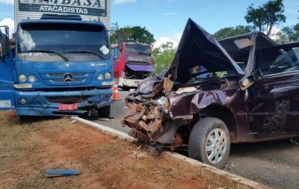Acidente entre cinco veículos deixa dois feridos na BR-262