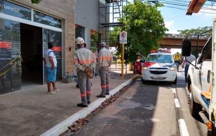 Pintor é eletrocutado e fica preso à rede de alta tensão
