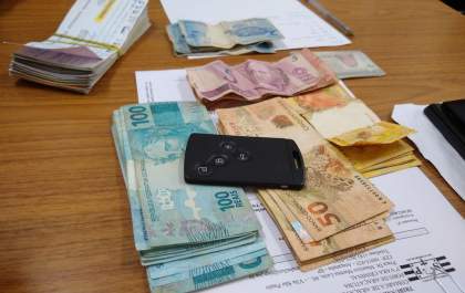 GOE apreende dinheiro, cheques e carro com suspeito de agiotagem
