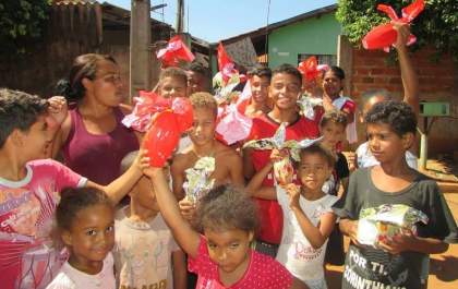 Casal três-lagoense distribuirá ovos de Páscoa em bairros carentes