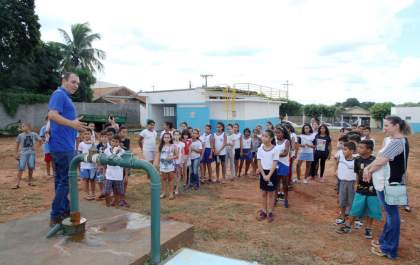Crianças visitam instalações da Águas Andradina