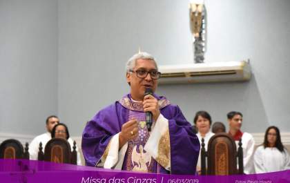 Paróquias iniciam Tríduo Pascal com missas e atos de fé