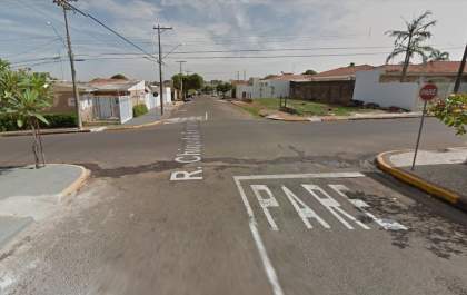 Estagiária é derrubada de bicicleta e roubada por ladrão com faca