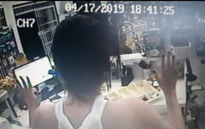 Câmeras flagram ação de bandido em farmácia na Clodoaldo Garcia