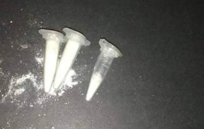 Jovem é preso ao ser flagrado dormindo sobre porções de cocaína