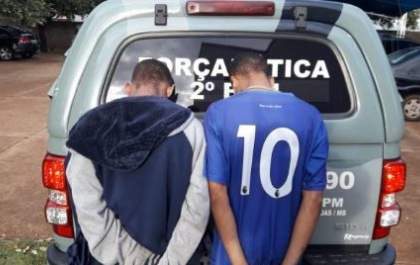 Após denúncia anônima, dupla acaba presa por tráfico na Vila Piloto