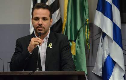 Acidentes com caçambas geram requerimento do vereador Lucas Zanatta sobre regulamentação