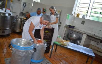 Escolas do Estado voltam a fornecer merenda na segunda