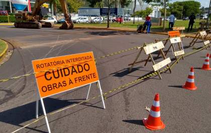 Rotatória deve seguir interditada pelo menos até dia 30
