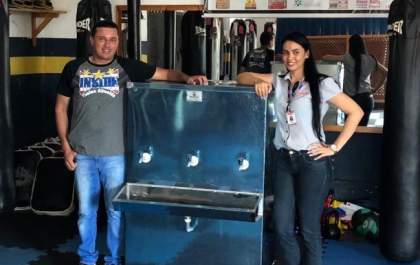 Projeto social de Muay Thai ganha bebedouro