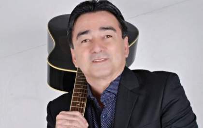 Vocalista do Uns & Outros faz apresentação especial no Bendito