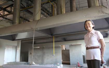 Tamiko acompanha obras da Cozinha Piloto
