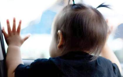 Criança é esquecida dentro de ônibus de transporte escolar da prefeitura