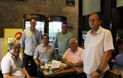 Encontro para happy hour e café