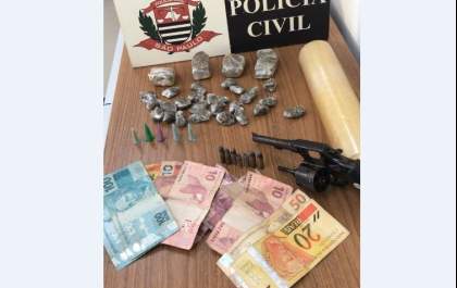 Dise apreende revólver e drogas em ocorrências no Porto Real