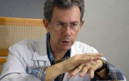 Quanto mais gente se vacinar, melhor, afirma médico infectologista