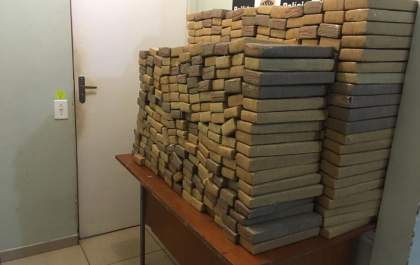 Motorista é preso com 410 Kg de maconha em carro com placa clonada