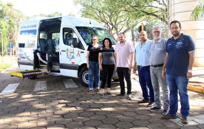 Saúde recebe nova van com acessibilidade para cadeirantes