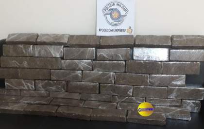 Carro ferve e casal é preso com 38 quilos de maconha